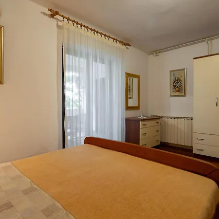 1 Bedroom Stunning In Apartman Porec