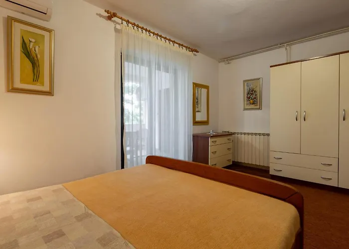 1 Bedroom Stunning In Apartamento Poreč