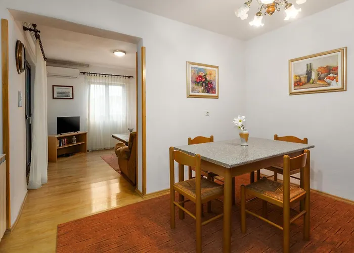 1 Bedroom Stunning In * ポレッチ