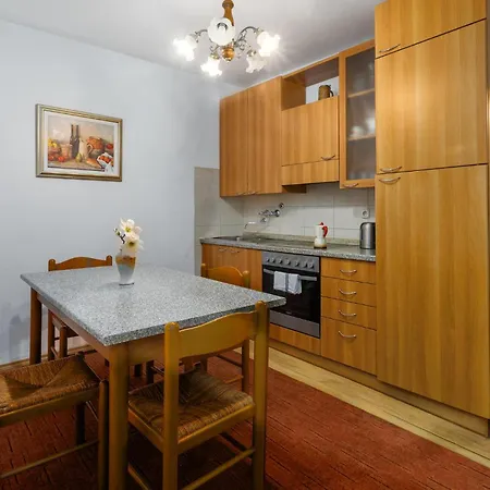 Apartment 1 Bedroom Stunning In *